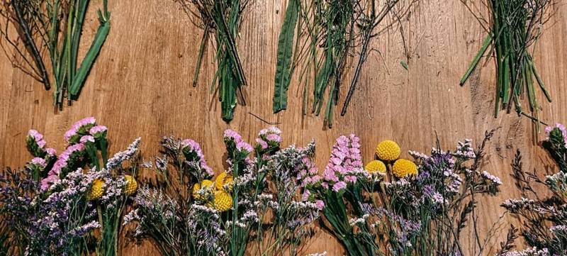 Foto 5 von Frühlingskranz mit Frischblumen
