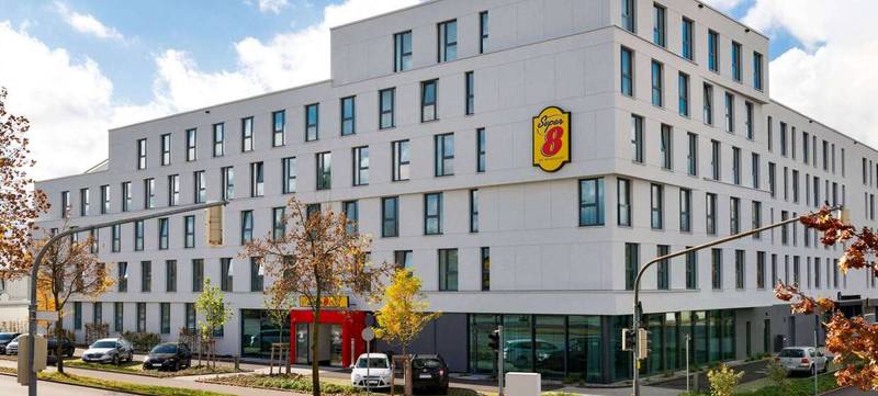 Foto 2 von Hotel mit Restaurant, Bar und Fitnessstudio
