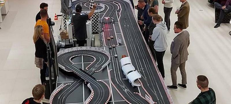 Foto 1 von Carrera Autorennbahn Event für Erwachsene