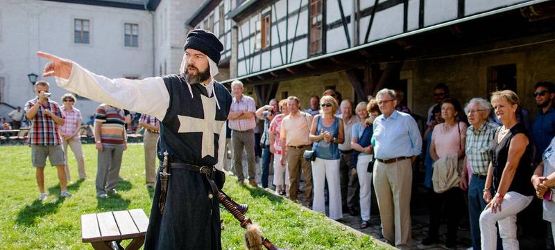 Foto 1 von Gutsführung mit Bogenschießen