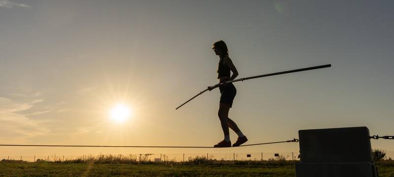 Foto 1 von Highwire Team-Balance auf dem Tempelhofer Feld
