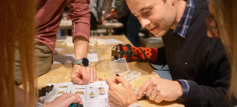Foto 1 von Handprothesen bauen – ein sinnvolles Teamevent voller Spaß