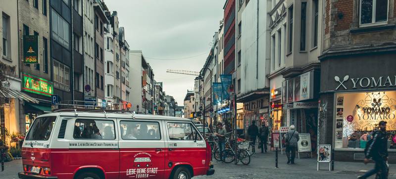 Foto 4 von Weihnachtstour / Stadtrundfahrt im Oldtimer Bulli | Teamevent & Teambuilding (3h)