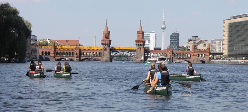 Foto 1 von Geführte Kanutour durch Berlin - Walking on Water