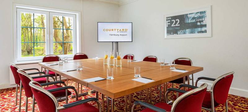Foto 2 von Courtyard by Marriott Hamburg Airport