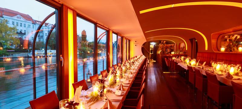 Foto 4 von Festlicher Lichterglanz auf der Spree: Ihre Weihnachtsfeier im Restaurantschiff